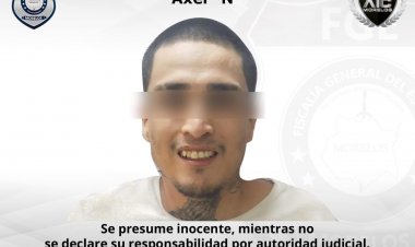 Le pidió permiso para hacer  "pipí" y, al ingresar, la violó