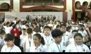 Saluda la presidente Sheinbaum a alumnos morelenses
