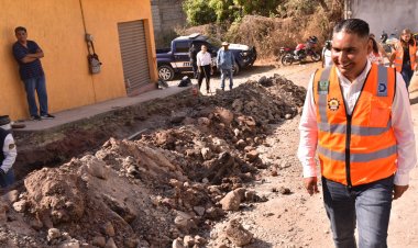 Amplía Santos Tavarez distribución  de agua potable en Emiliano Zapata