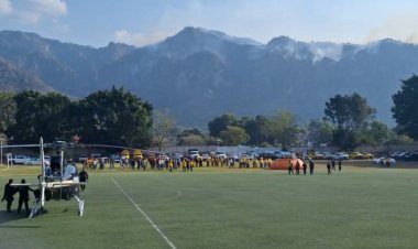 En espera de aeronaves federales para incendio en Tepoztlán