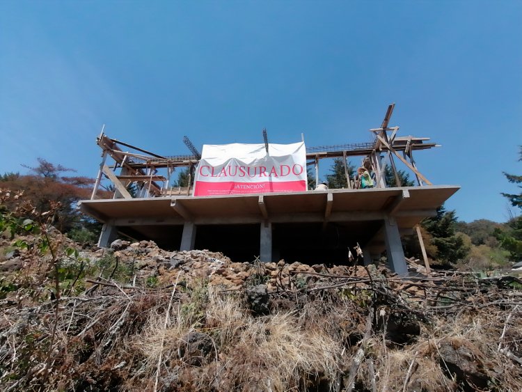 Finalmente clausuraron edificación irregular en el parque El Tepozteco