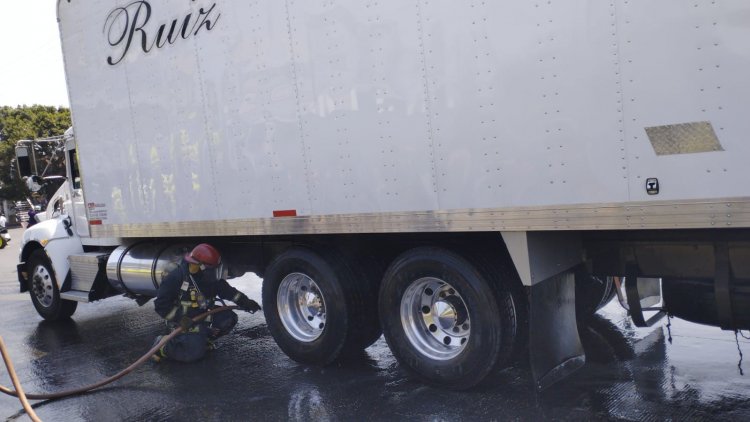 Susto por el calentamiento de  frenos de tráiler en Jiutepec