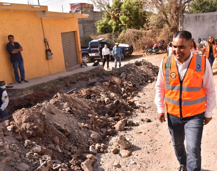 Amplía Santos Tavarez distribución de agua potable en Emiliano Zapata