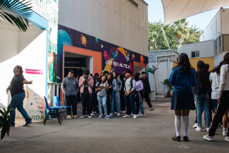 Celebración por el décimo sexto  aniversario del Museo de Ciencias