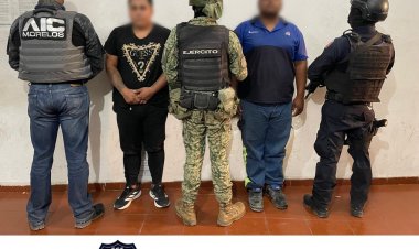 Este par traía drogas y armas que son ilegales