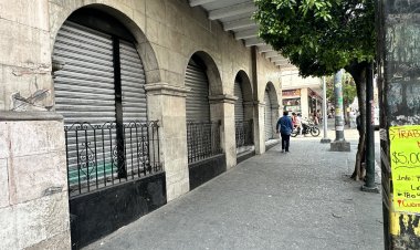 Cerraron muchos comercios  este 1-05; gente fue a plazas