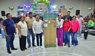 Con mariachi, show de payaso y rifa de regalos, Jojutla celebró a las madres