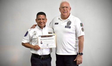 Se reconoció a enfermeras y  enfermeros por su trayectoria