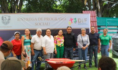DIF E. Zapata entregó productos a bajo costo