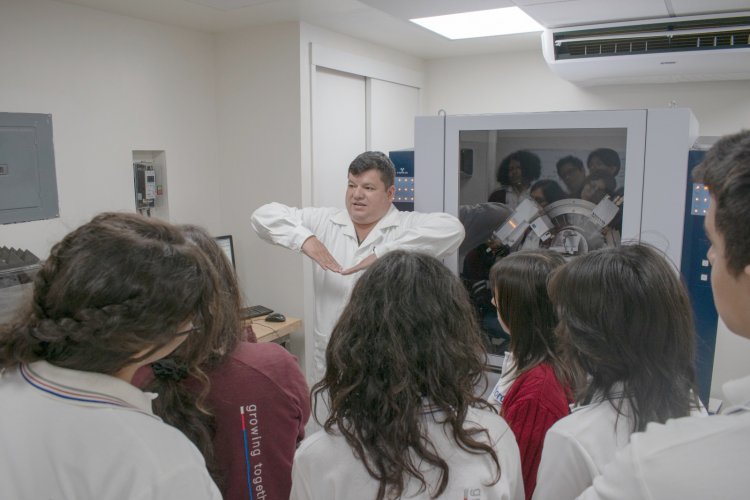 Hay programa para acercar  la ciencia a los estudiantes