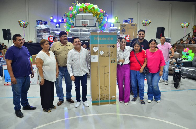 Con mariachi, show de payaso y rifa de regalos, Jojutla celebró a las madres