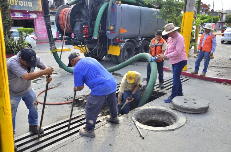 Inician trabajos de limpieza de drenajes en Jojutla por lluvias