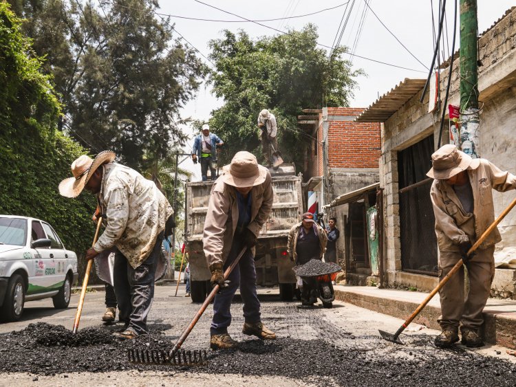 Intensifican programa de bacheo ante inicio de lluvias en la capital
