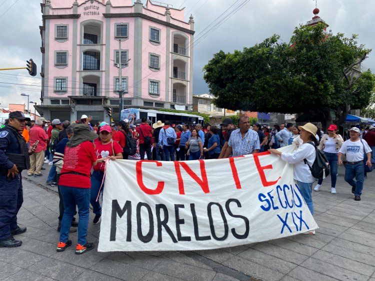 Marchó magisterio disidente y amagó con posibles paros