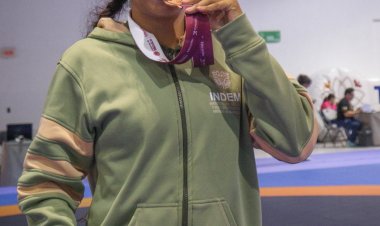 Logra una morelense medalla  en disciplina de lucha asociada