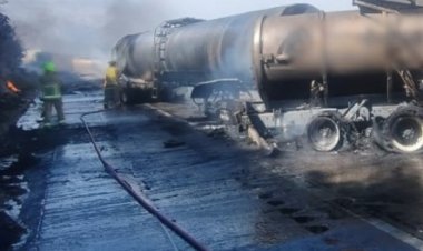 Hubo caos carretero por pipa de  gas volcada en la Pera - Cuautla