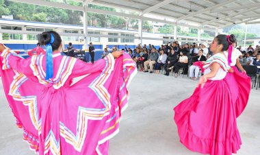 Inauguran academia de teatro danza  y música en un colegio de bachilleres