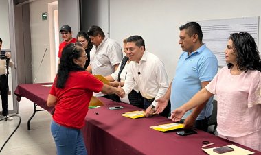 Alcalde de Jojutla, Alan Martínez,  entregó visas a adultos mayores
