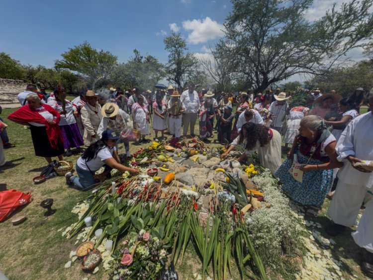 En Chalcatzingo, ceremonia de  pedimento de llegada de lluvia
