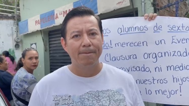 Culpan a directora por la falta de un profesor