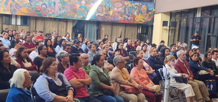 Profes de inglés que ganaron laudos exigen respeto a fallos