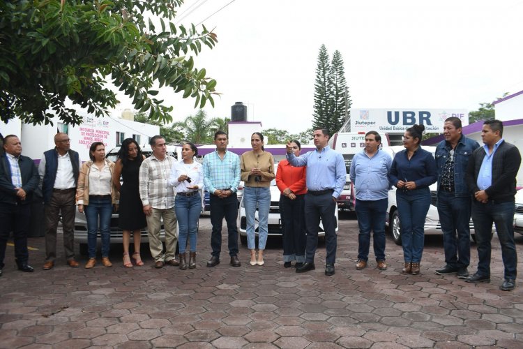 Entregó Eder Rodríguez vehículos  por más servicios en las colonias