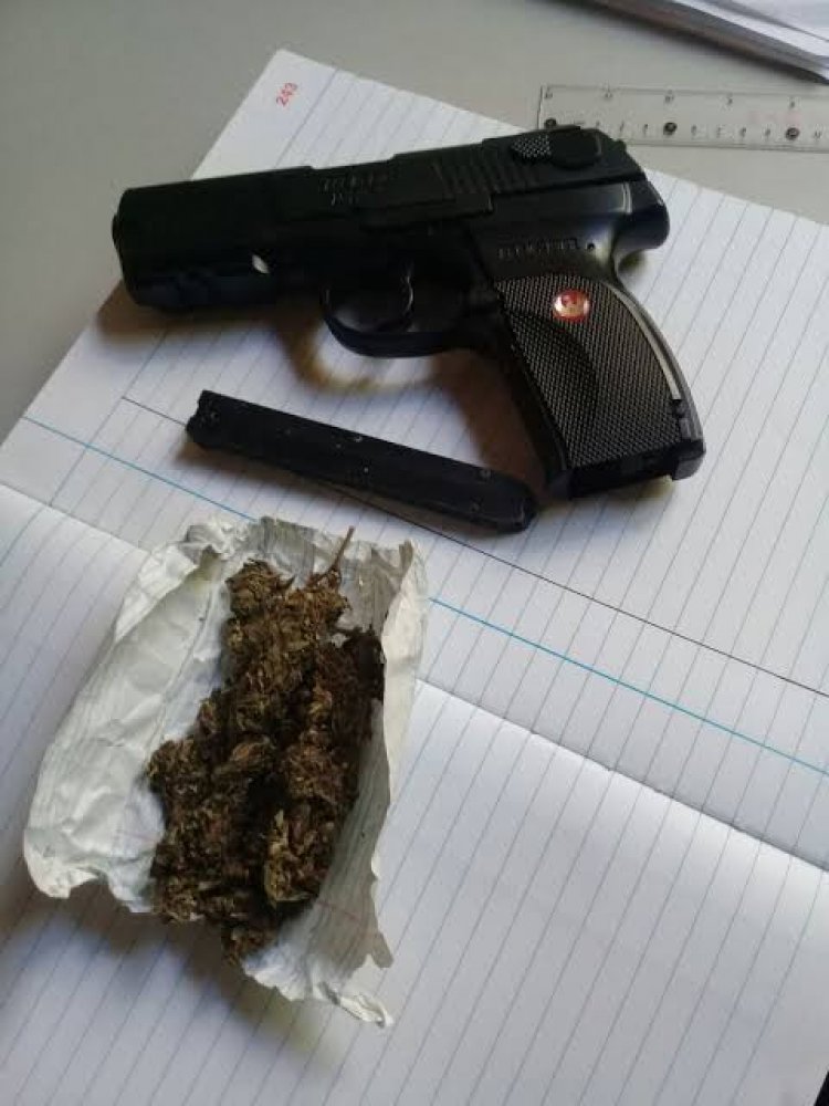 Lo atraparon con pistola y marihuana en Tetela del V.