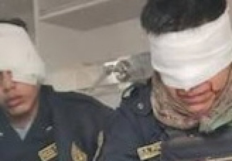 Pareja agarró a pedradas a policías  y dañó 2 patrullas durante bloqueo