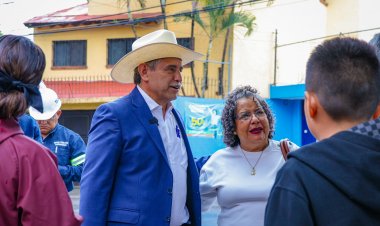 Junto con vecinos, alcalde Urióstegui  supervisó obra de drenaje en F. Magón