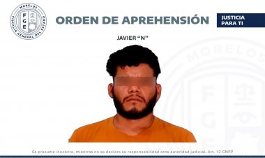 Agarró a pedradas y botellazos  a un auto ajeno; pero ya cayó