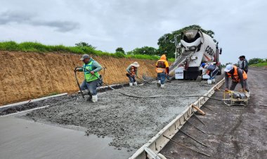 Se inicia pavimentación de nuevo camino a Xochitlán