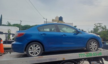 Lo pescan en bulevar Cuauhnáhuac  cuando manejaba Mazda robado