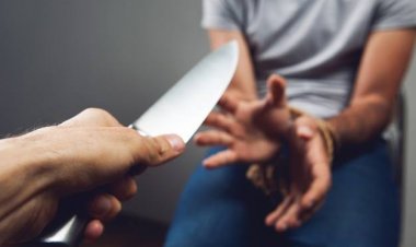 Envalentonado con cuchillo en  mano, amenazó a su expareja