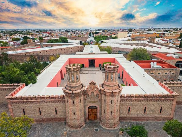 Artista de Fac. de Arquitectura expone  en el Centro de las Artes de S. L. Potosí