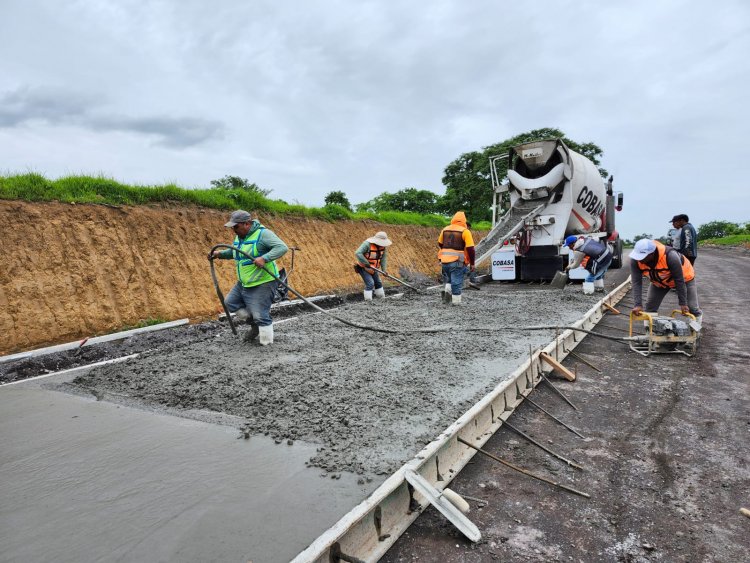 Se inicia pavimentación de nuevo camino a Xochitlán