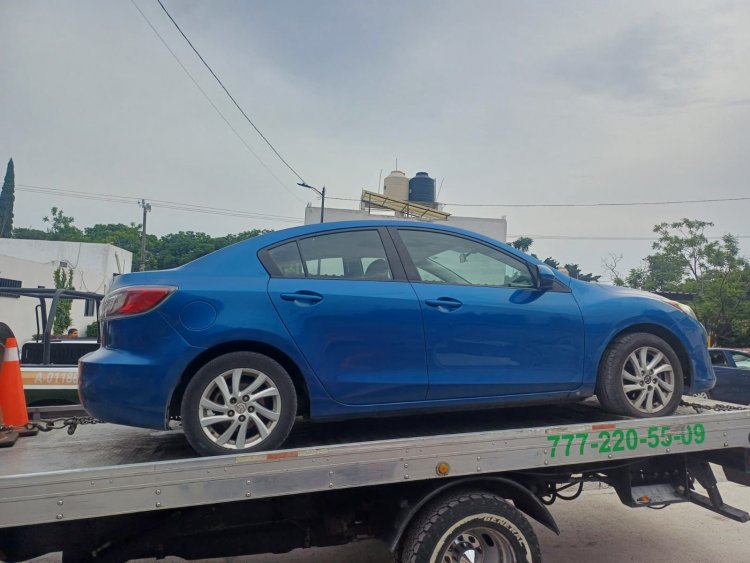 Lo pescan en bulevar Cuauhnáhuac cuando manejaba Mazda robado