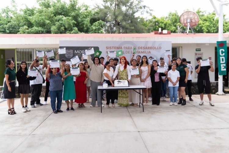 Realizan ceremonia de graduación  en el CDE de Ciudad Chapultepec