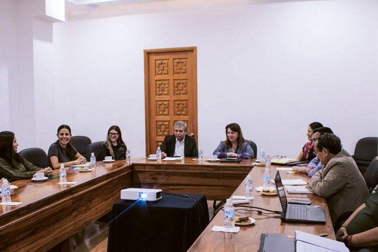 Reunión de trabajo de Margarita  González y José L. Urióstegui