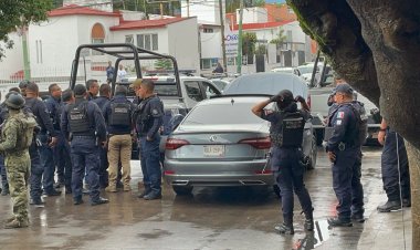 Detectan policías y soldados auto  robado en avenida de Cuernavaca