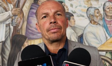 Residuos y escombro, lo  que obstruye el drenaje