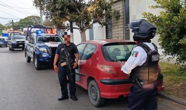 Movilización policiaca por auto  sospechoso frente a una escuela