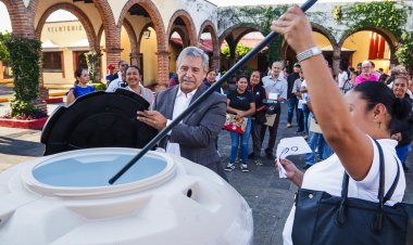 Llegó la segunda entrega del  año de tinacos en Cuernavaca