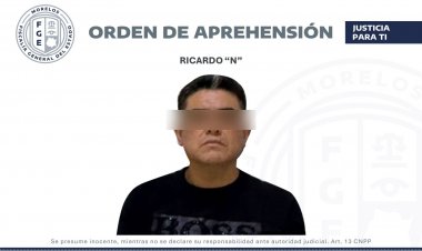 Le llamó a su "amigo" y, al salir  éste, aprovechó para dispararle