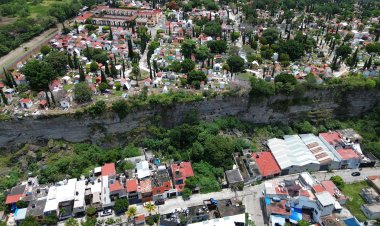 Cuernavaca construye canaleta contra  riesgos en panteón Jardines de La Paz