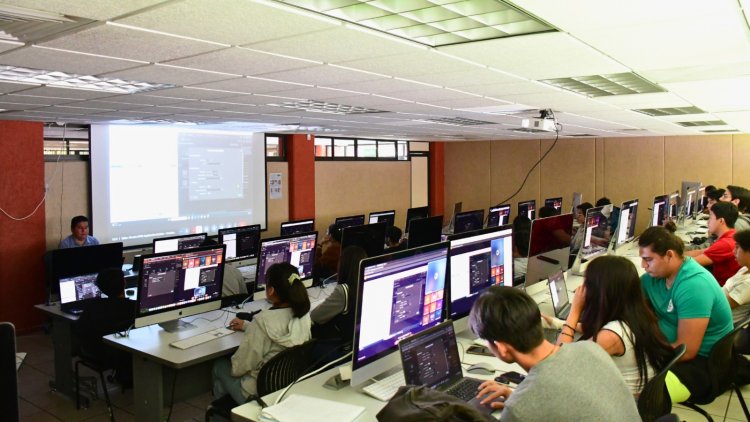 Impulsa la UTEZ la enseñanza de  las tecnologías de la información
