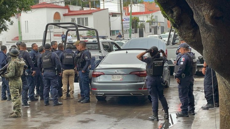 Detectan policías y soldados auto  robado en avenida de Cuernavaca