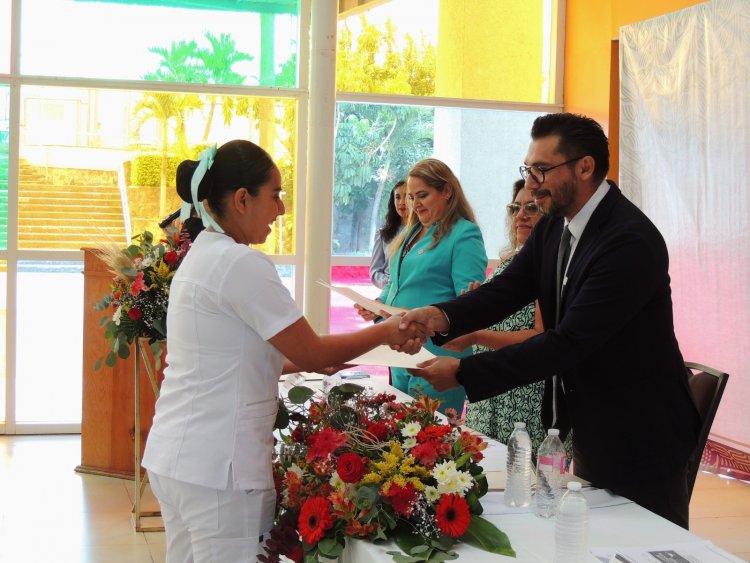 Terminan alumnos de enfermería  servicio social en Hosp. del Niño