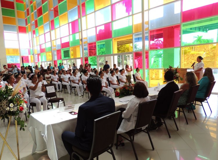 Terminan alumnos de enfermería  servicio social en Hosp. del Niño