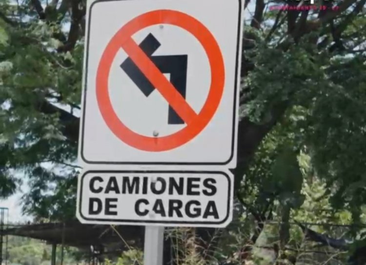Restringen paso de camiones en  zona de la mina de Tezontepec