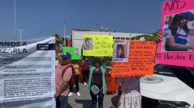Por una joven desaparecida se manifestaron ante la FGE